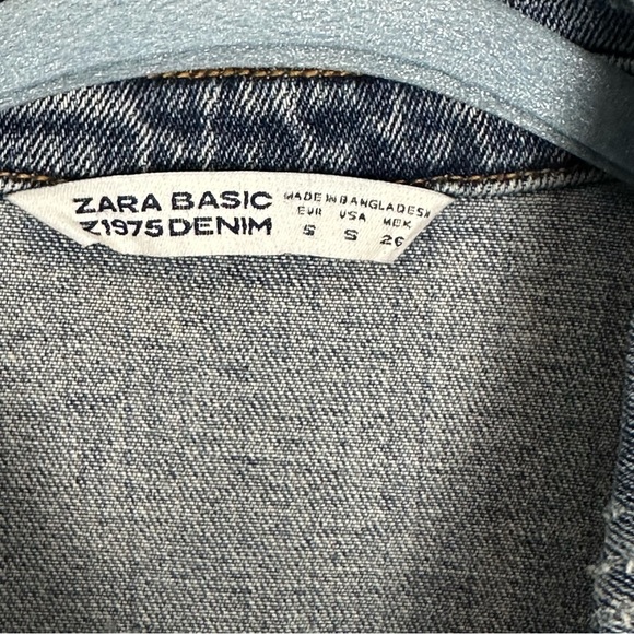 ZARA basic Z1975 distressed denim jacket size S barely worn - Picture 3 of 8